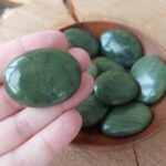 Dein-Seelenstein-Produkt-Jade-Nephrit-Handstein
