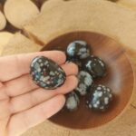 Dein-Seelenstein-Produkt-Obsidian--Schneeflocke-Trommelstein