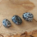 Dein-Seelenstein-Produkt-Obsidian--Schneeflocke-Trommelstein