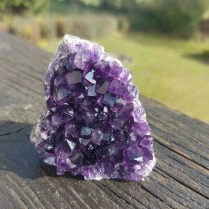 Seelenstein-Amethyst-Druse-klein-sehr-dunkel