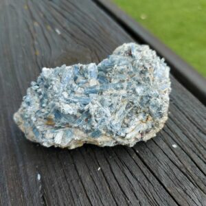 Seelenstein-Spezialstein-Kyanit-blau-Rohstein